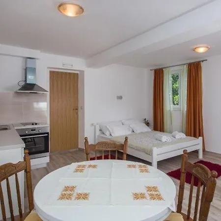 Anka- With Balcony Apartment *