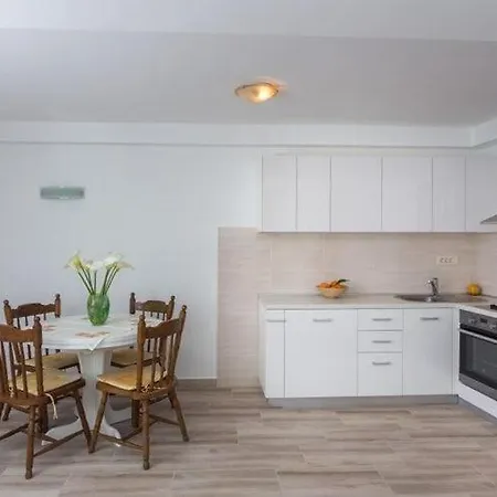 Anka- With Balcony Apartment *